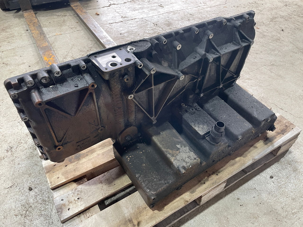 MAN Ölwanne MAN Motor D2066 D 2066HLA EEV Euro 6 LUH 52 LUH 50 - حوض الزيت - حافلة: صورة 3 MAN Ölwanne MAN Motor D2066 D 2066HLA EEV Euro 6 LUH 52 LUH 50 - حوض الزيت - حافلة: صورة 3