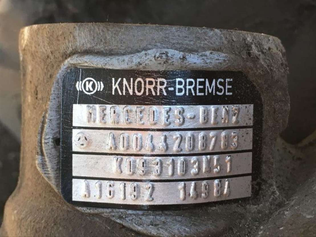 Mercedes-Benz Bremssattel K003800 Citaro Actros MP3 MP2 Axor Knorr SB7 SN7 A0044 - فك الكابح - حافلة: صورة 2 Mercedes-Benz Bremssattel K003800 Citaro Actros MP3 MP2 Axor Knorr SB7 SN7 A0044 - فك الكابح - حافلة: صورة 2