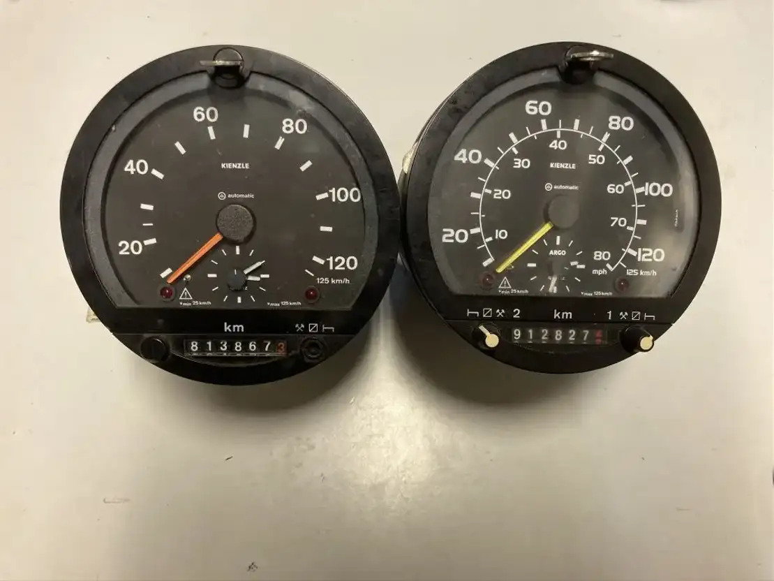 VDO Tacho Tachometer 1318.27 1318.24 VDO 1323 Fahrtenschreiber - النظام الكهربائي - حافلة: صورة 1 VDO Tacho Tachometer 1318.27 1318.24 VDO 1323 Fahrtenschreiber - النظام الكهربائي - حافلة: صورة 1