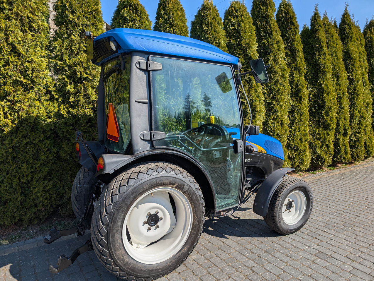 New Holland T3040F - جرار صغير: صورة 5 New Holland T3040F - جرار صغير: صورة 5