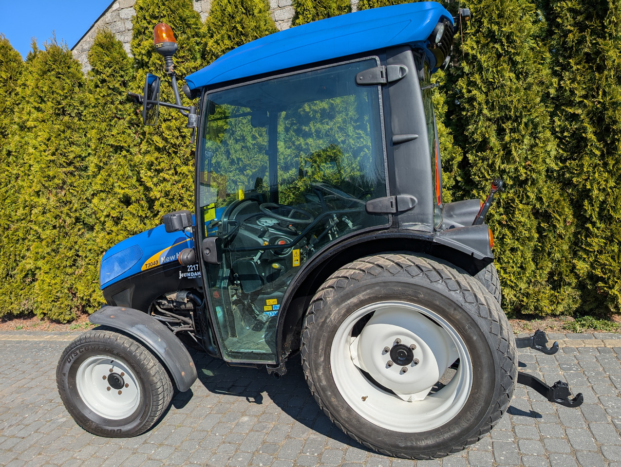 New Holland T3040F - جرار صغير: صورة 3 New Holland T3040F - جرار صغير: صورة 3