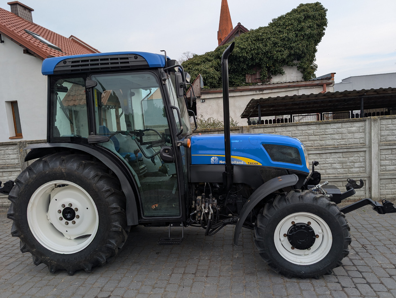 New Holland T4030F - جرار صغير: صورة 3 New Holland T4030F - جرار صغير: صورة 3