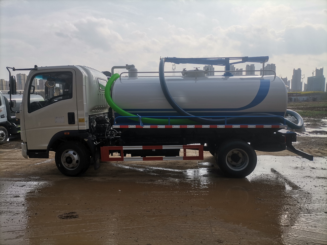 Sinotruk Howo light truck ( alternative: Dongfeng ) - فراغ شاحنة: صورة 3 Sinotruk Howo light truck ( alternative: Dongfeng ) - فراغ شاحنة: صورة 3