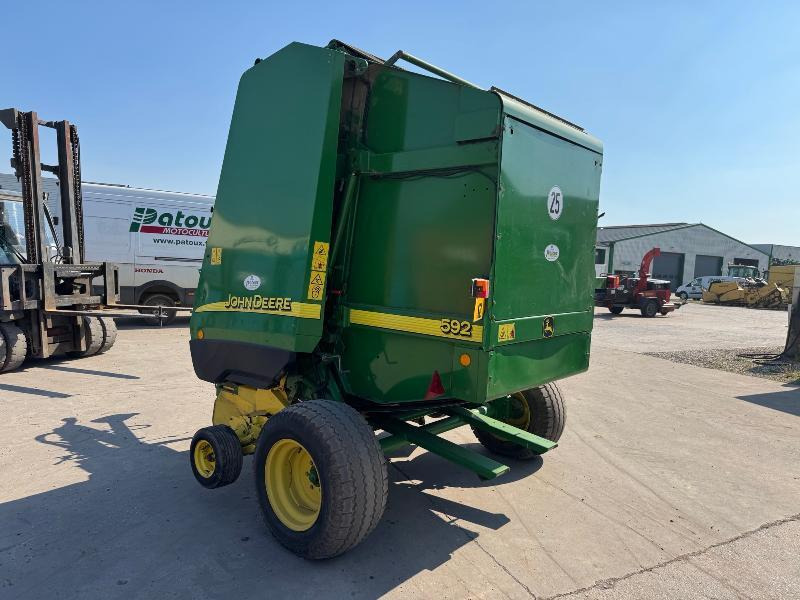 JOHN DEERE 592 - آلة بالات دائرية: صورة 2 JOHN DEERE 592 - آلة بالات دائرية: صورة 2