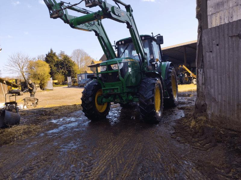 JOHN DEERE 6115M - جرار: صورة 2 JOHN DEERE 6115M - جرار: صورة 2