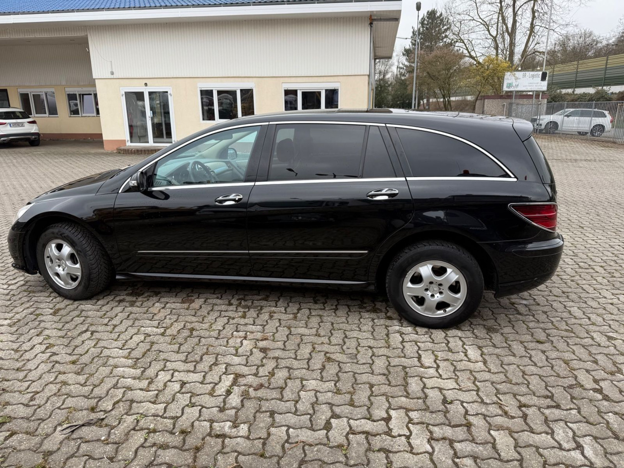 Mercedes-Benz R - سيارة دفع رباعي: صورة 2 Mercedes-Benz R - سيارة دفع رباعي: صورة 2