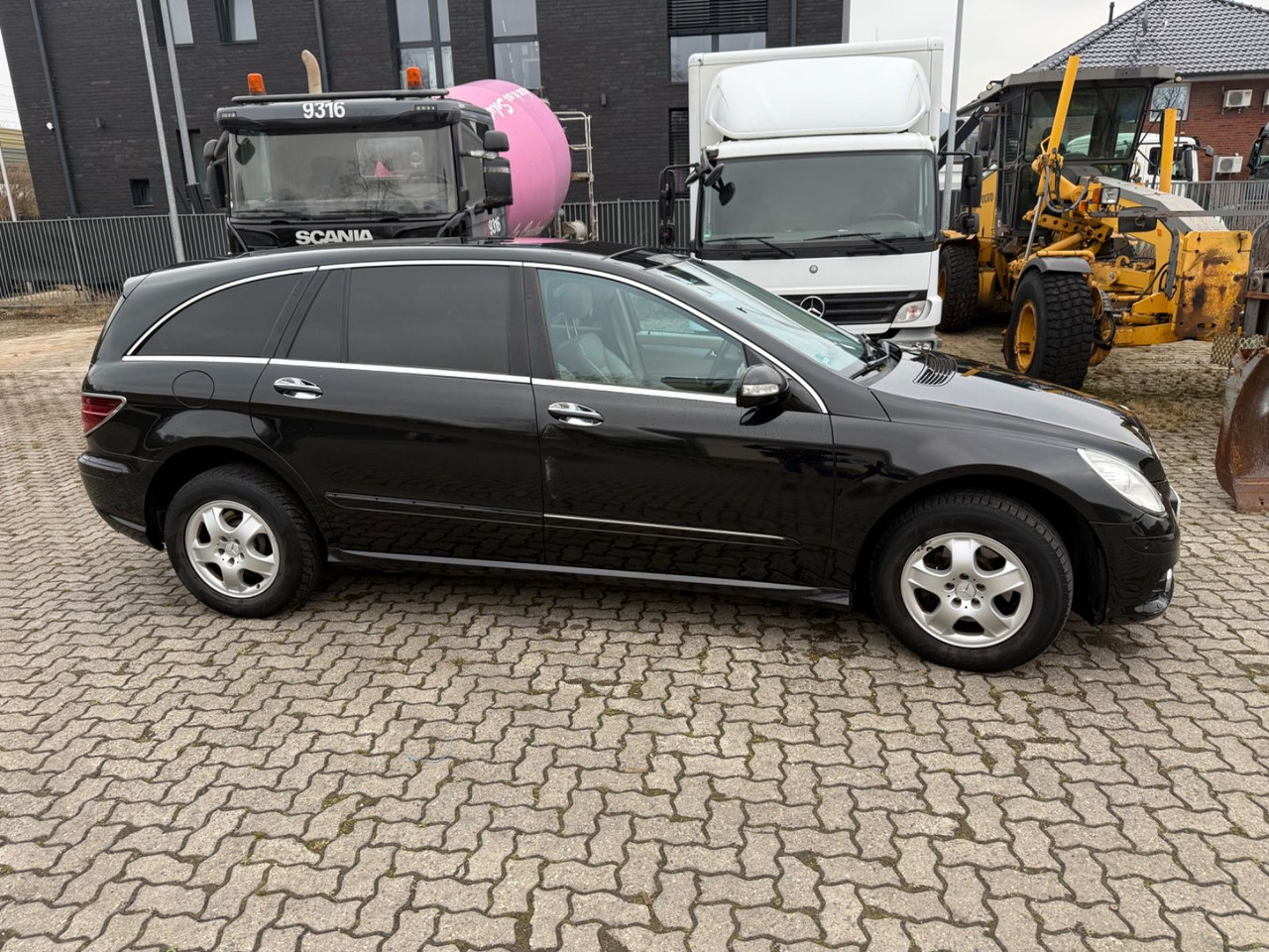 Mercedes-Benz R - سيارة دفع رباعي: صورة 4 Mercedes-Benz R - سيارة دفع رباعي: صورة 4