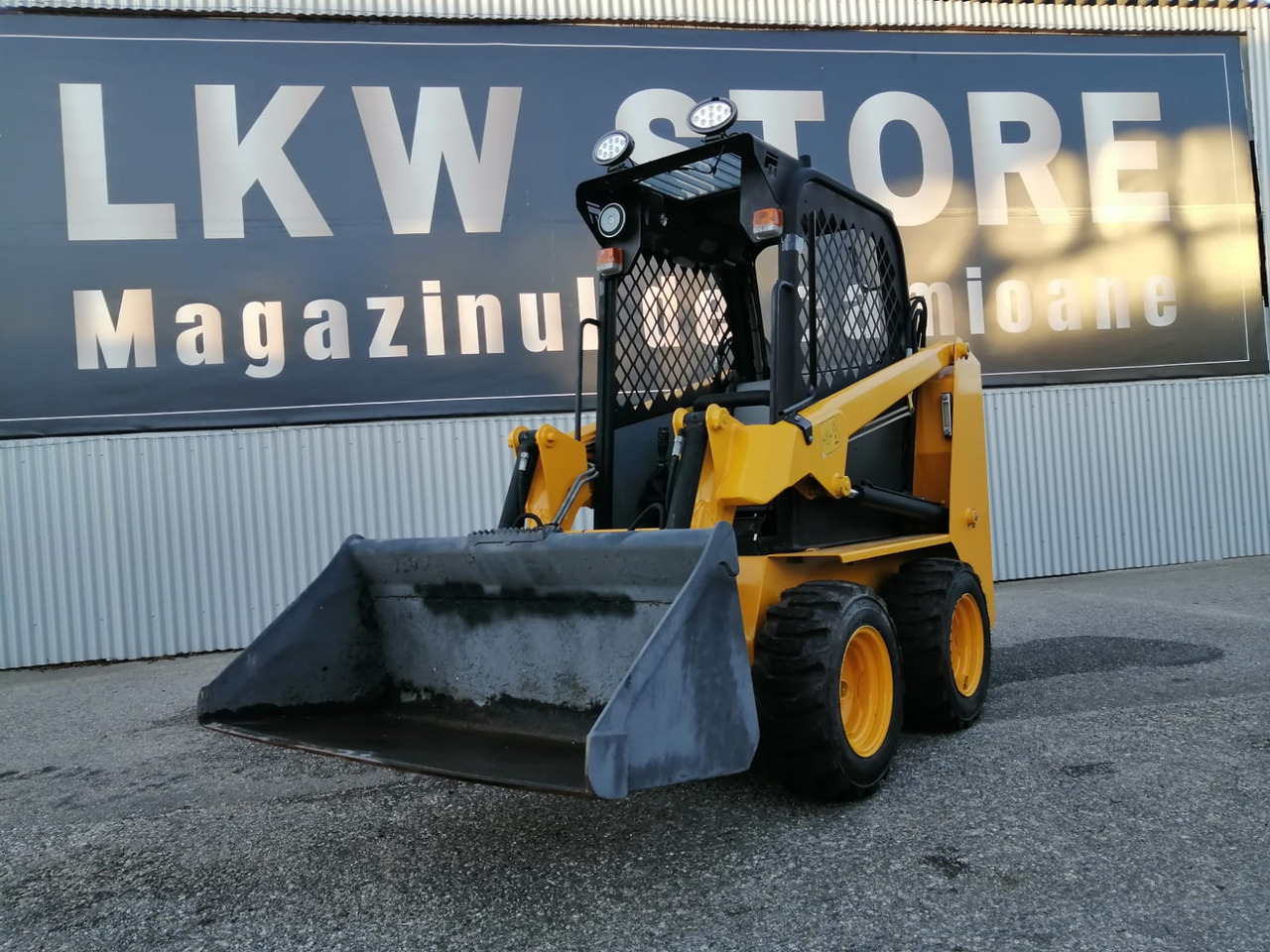 Bobcat Front Loader Ram Italia FM 120 – Hammer Installation - شيول صغير: صورة 1 Bobcat Front Loader Ram Italia FM 120 – Hammer Installation - شيول صغير: صورة 1