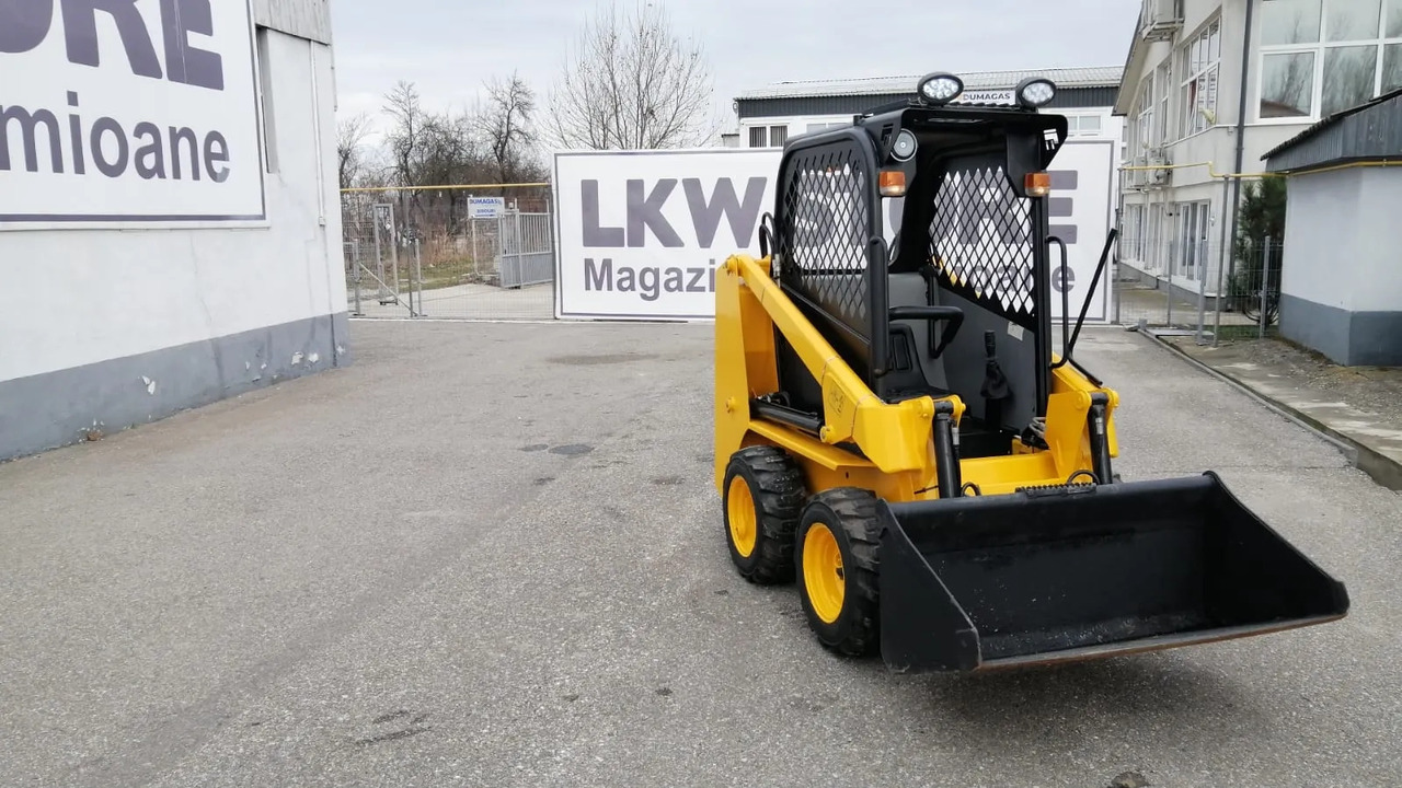Bobcat Front Loader Ram Italia FM 120 – Hammer Installation - شيول صغير: صورة 2 Bobcat Front Loader Ram Italia FM 120 – Hammer Installation - شيول صغير: صورة 2
