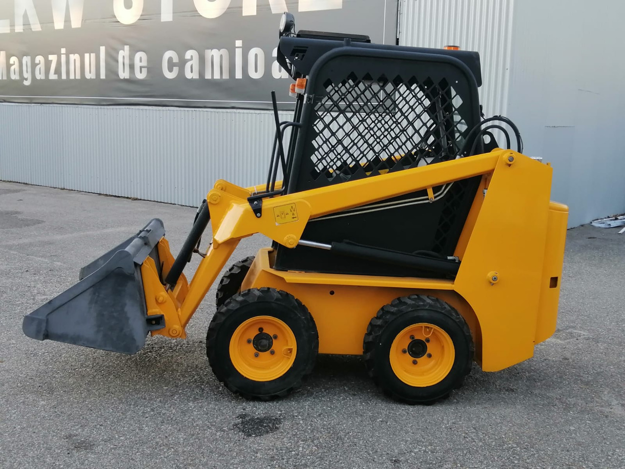 Bobcat Front Loader Ram Italia FM 120 – Hammer Installation - شيول صغير: صورة 5 Bobcat Front Loader Ram Italia FM 120 – Hammer Installation - شيول صغير: صورة 5