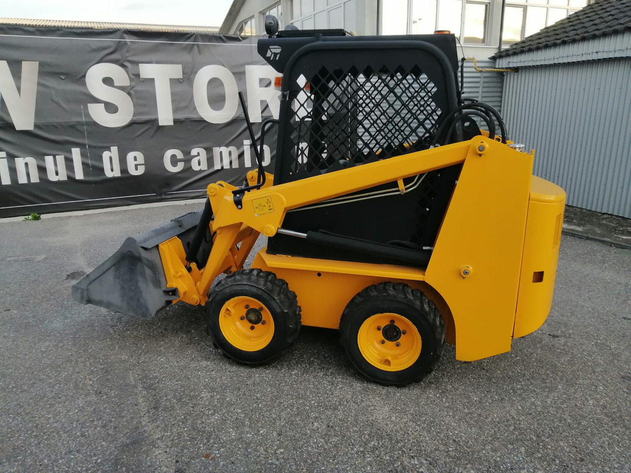 Bobcat Front Loader Ram Italia FM 120 – Hammer Installation - شيول صغير: صورة 4 Bobcat Front Loader Ram Italia FM 120 – Hammer Installation - شيول صغير: صورة 4