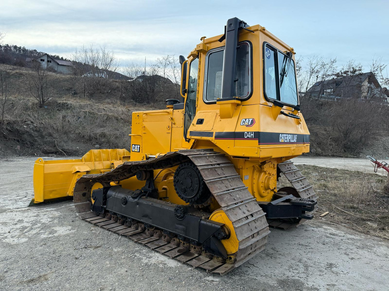 CATERPILLAR D4H BULLDOZER - بلدوزر: صورة 4 CATERPILLAR D4H BULLDOZER - بلدوزر: صورة 4