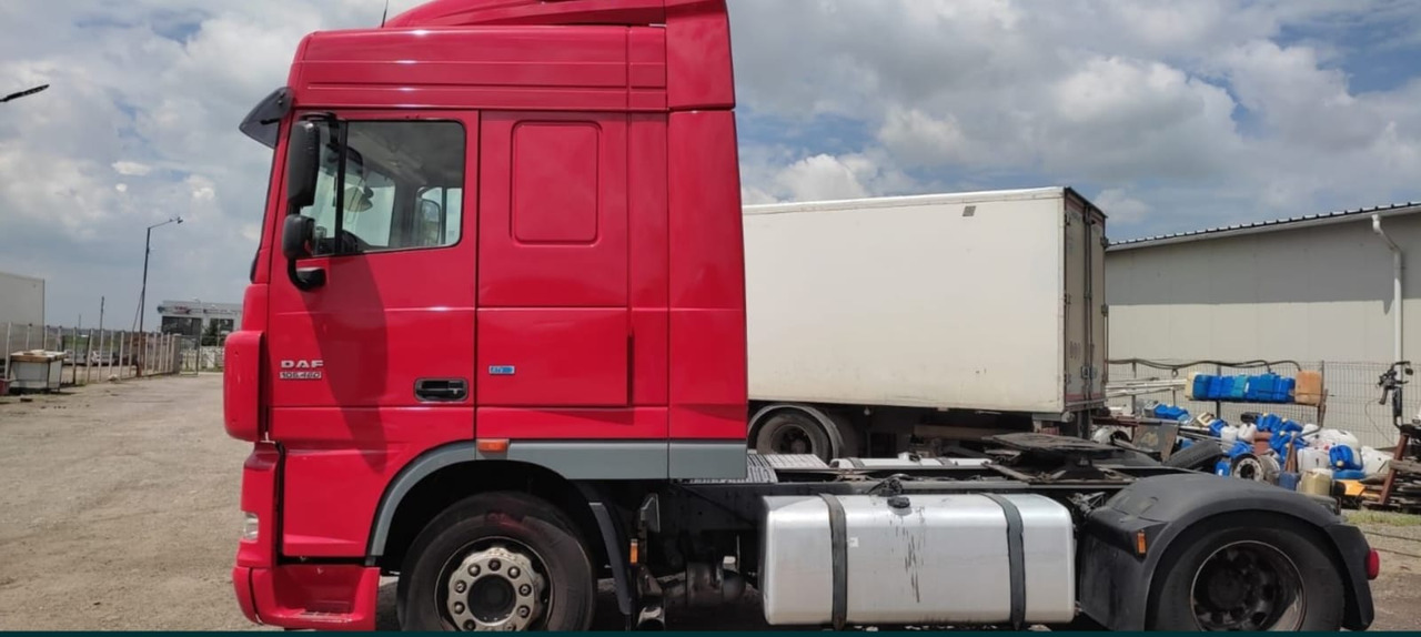 DAF XF 105.460 Automat - مقطورة السحب: صورة 3 DAF XF 105.460 Automat - مقطورة السحب: صورة 3