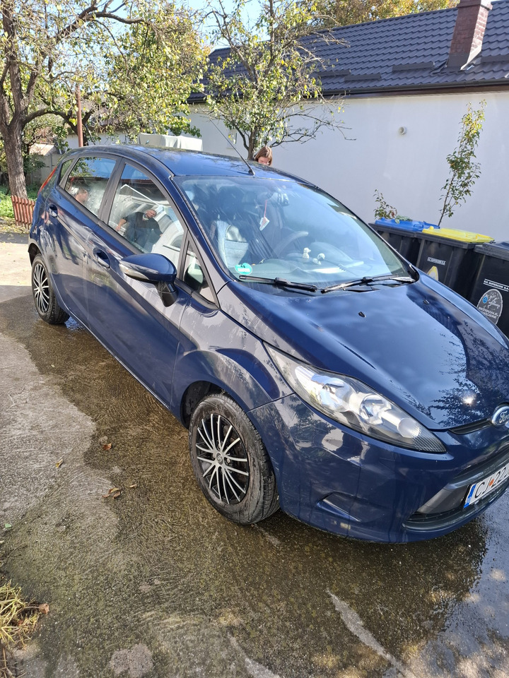 Ford Fiesta - سيدان: صورة 1 Ford Fiesta - سيدان: صورة 1