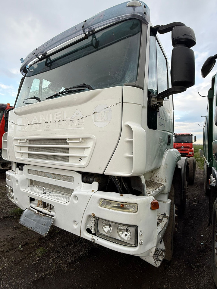 IVECO TRAKKER CHASSIS - شاحنة بهيكل معدني للمقصورة: صورة 1 IVECO TRAKKER CHASSIS - شاحنة بهيكل معدني للمقصورة: صورة 1