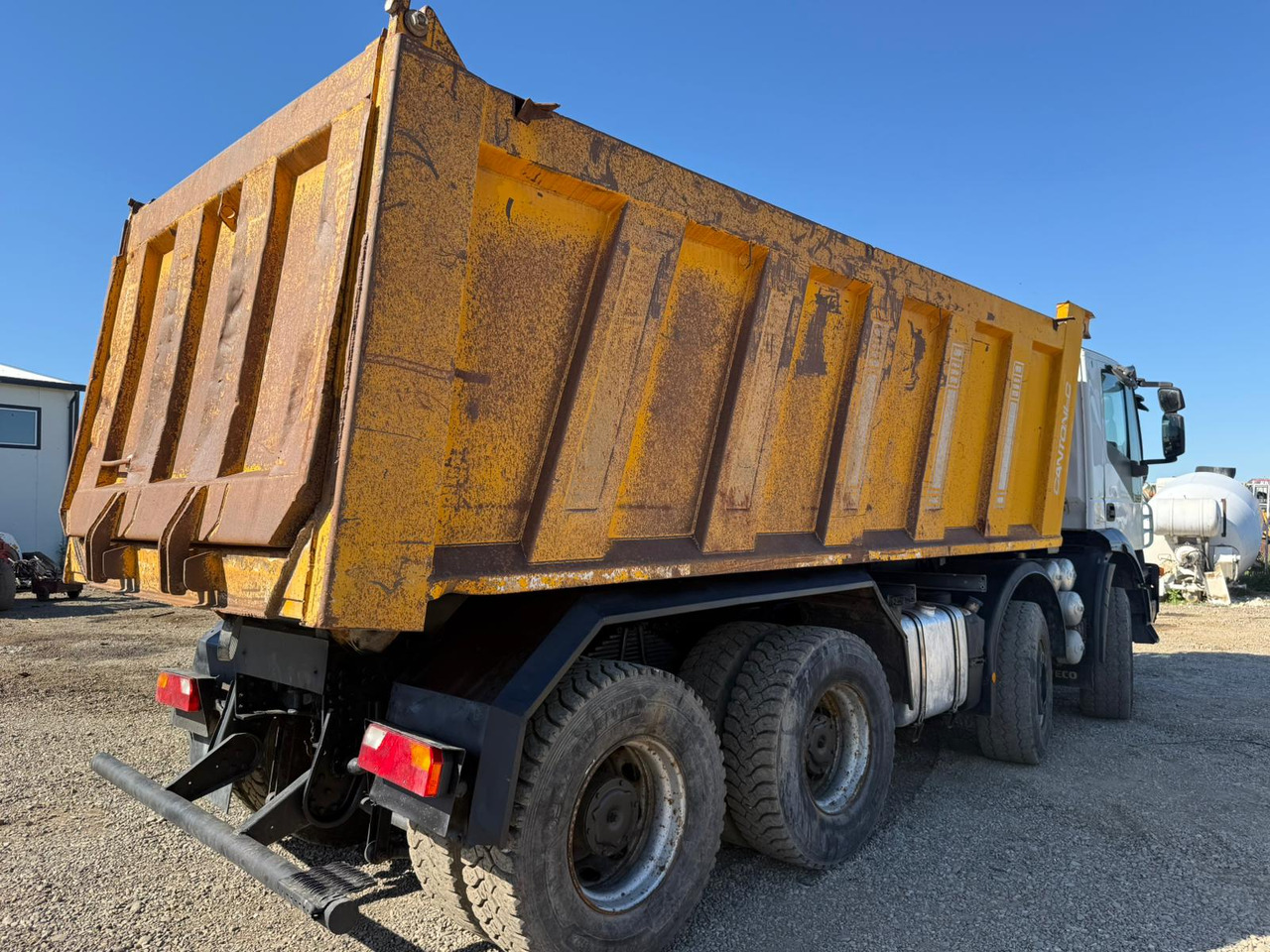 IVECO TRAKKER TIPPER - شاحنة قلاب: صورة 3 IVECO TRAKKER TIPPER - شاحنة قلاب: صورة 3