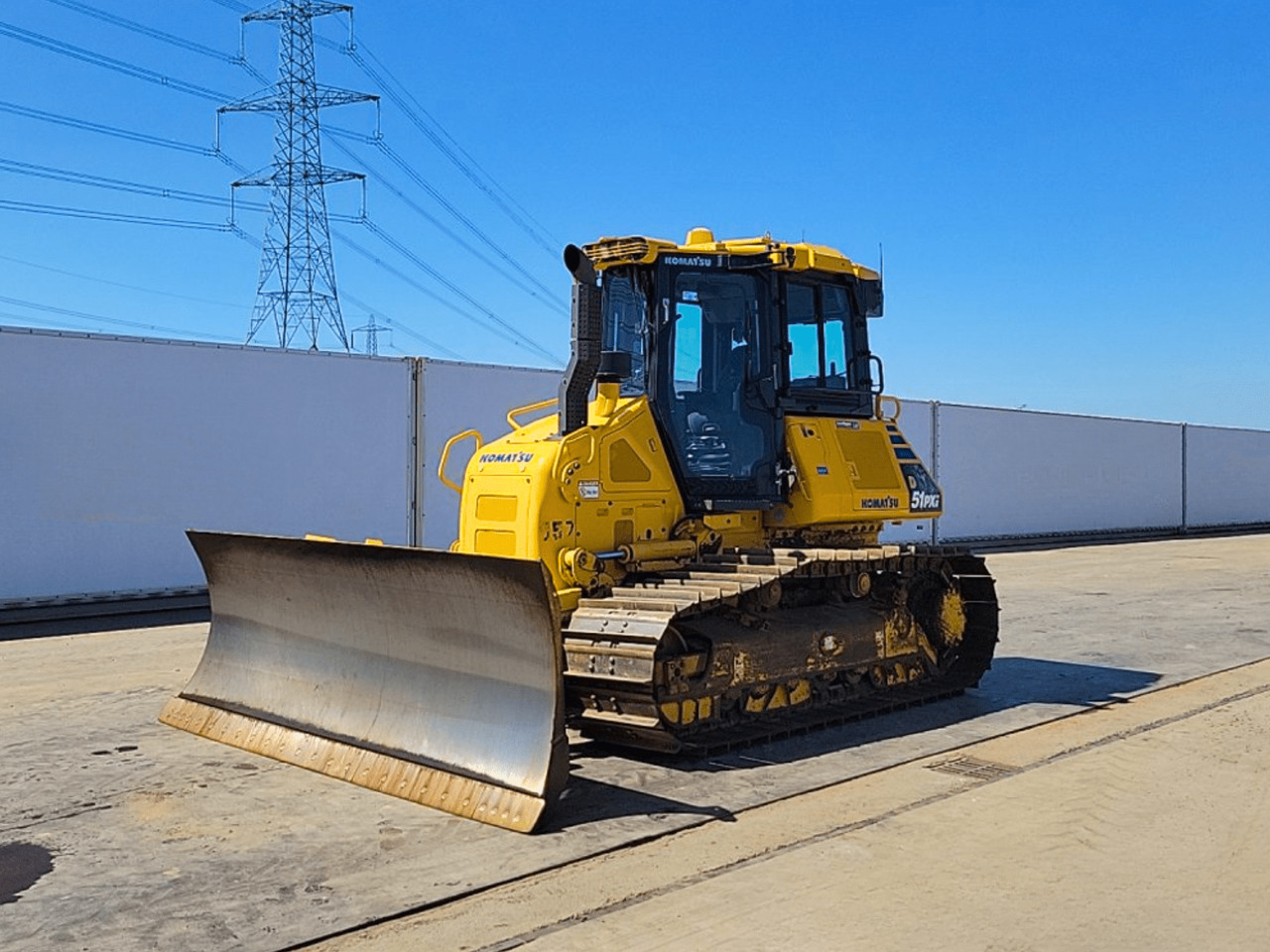 Komatsu D51PXI-24 Buldozer, TOP !!! - بلدوزر: صورة 1 Komatsu D51PXI-24 Buldozer, TOP !!! - بلدوزر: صورة 1