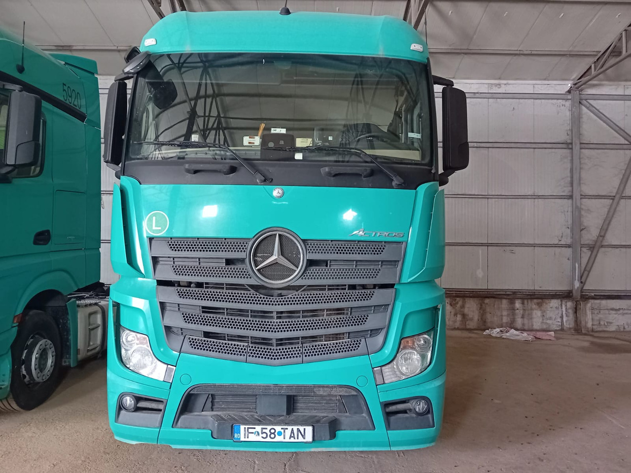 Mercedes-Benz Actros 18.45 - مقطورة السحب: صورة 3 Mercedes-Benz Actros 18.45 - مقطورة السحب: صورة 3