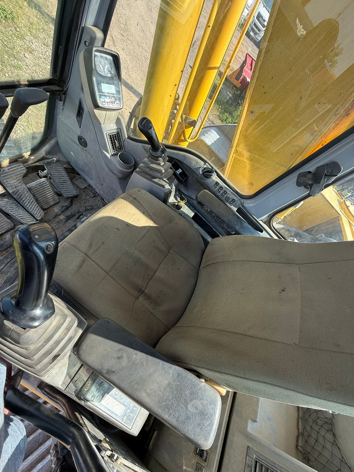 NEW HOLLAND E 215 EXCAVATOR - حفار زاحف: صورة 3 NEW HOLLAND E 215 EXCAVATOR - حفار زاحف: صورة 3
