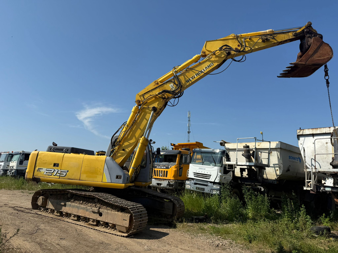 NEW HOLLAND E 215 EXCAVATOR - حفار زاحف: صورة 1 NEW HOLLAND E 215 EXCAVATOR - حفار زاحف: صورة 1