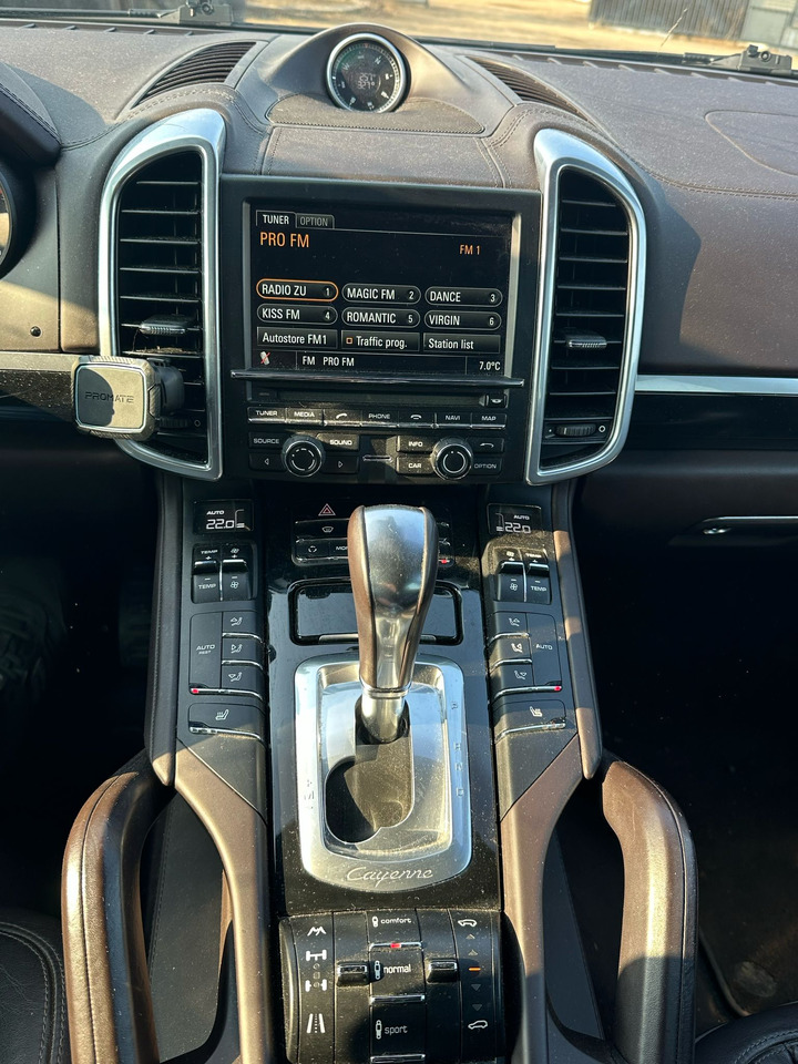 سيارة دفع رباعي PORSCHE CAYENNE: صورة 6 سيارة دفع رباعي PORSCHE CAYENNE: صورة 6