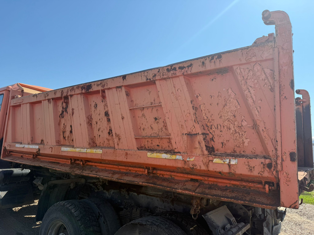 TIPPING BUCKET MEILLER KIPPER - حاوية قلابة: صورة 3 TIPPING BUCKET MEILLER KIPPER - حاوية قلابة: صورة 3