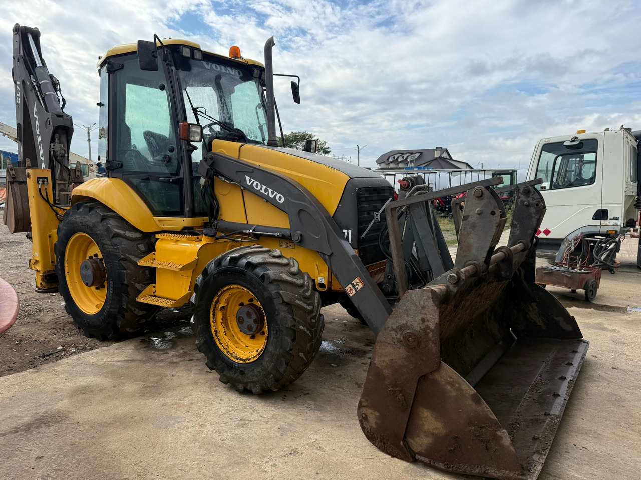 VOLVO BL71 Backhoe Loader - لودر ذو محراث خلفي/ باكهو: صورة 1 VOLVO BL71 Backhoe Loader - لودر ذو محراث خلفي/ باكهو: صورة 1