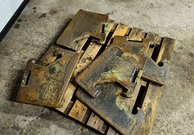 Deutz Fahr etupainot - ثقل موازنة - جرار: صورة 1 Deutz Fahr etupainot - ثقل موازنة - جرار: صورة 1