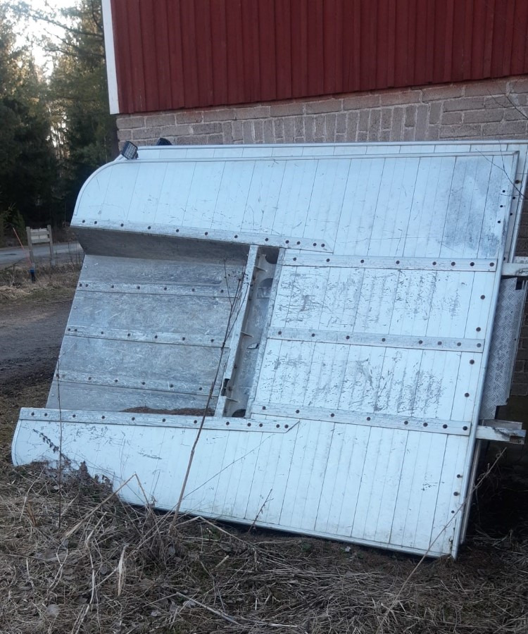 Etusermi Alucar 2 kpl hyväkuntoisia - معدات الغابات: صورة 1 Etusermi Alucar 2 kpl hyväkuntoisia - معدات الغابات: صورة 1