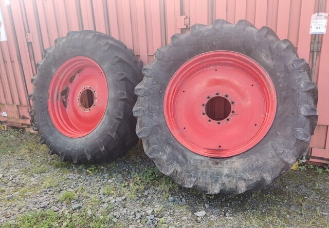 Fendt Takarenkaat 650/65R42 vanteineen - إطارات - جرار: صورة 2 Fendt Takarenkaat 650/65R42 vanteineen - إطارات - جرار: صورة 2