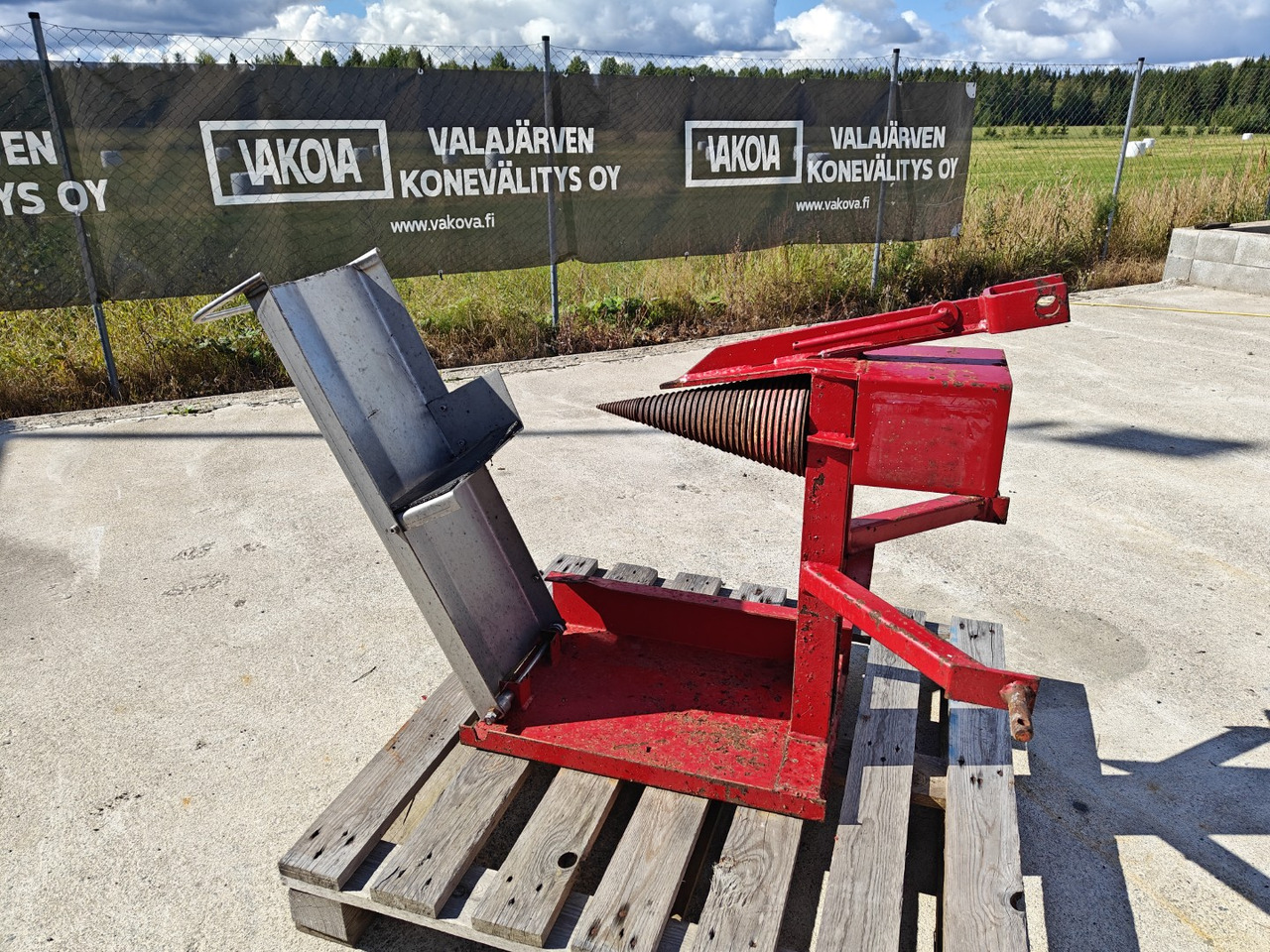 Halkaisukaira traktoriin - آلة تقطيع الخشب: صورة 1 Halkaisukaira traktoriin - آلة تقطيع الخشب: صورة 1