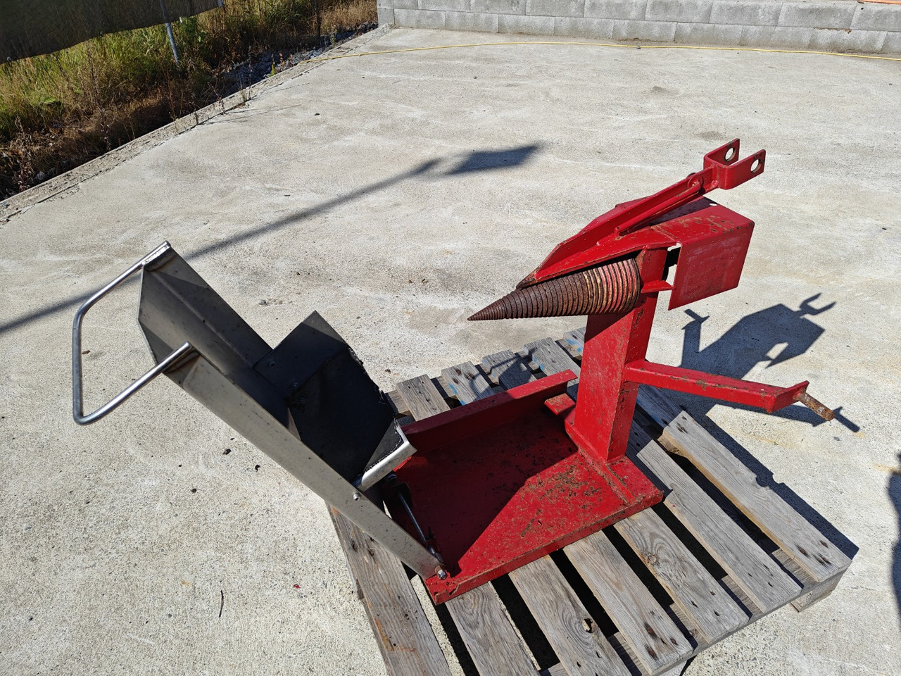 Halkaisukaira traktoriin - آلة تقطيع الخشب: صورة 2 Halkaisukaira traktoriin - آلة تقطيع الخشب: صورة 2