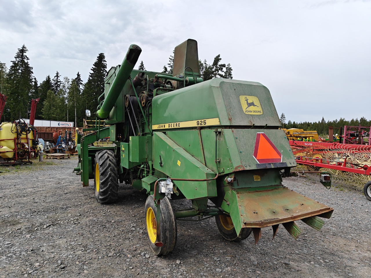 JOHN DEERE 925 leikkuupuimuri - حصادة: صورة 3 JOHN DEERE 925 leikkuupuimuri - حصادة: صورة 3
