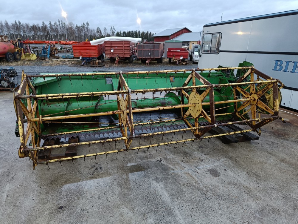 JOHN DEERE Leikkuupöytä 12 jalkaa / 360cm - رأس الحصادة: صورة 2 JOHN DEERE Leikkuupöytä 12 jalkaa / 360cm - رأس الحصادة: صورة 2