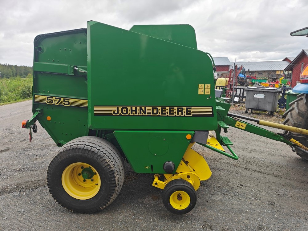 JOHN DEERE Pyöröpaalain 575 - حصادة: صورة 4 JOHN DEERE Pyöröpaalain 575 - حصادة: صورة 4