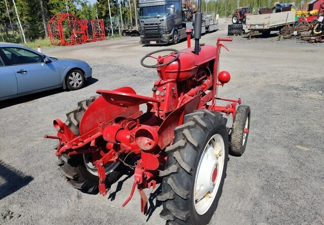 Massey Harris Traktori - bensiini - جرار: صورة 5 Massey Harris Traktori - bensiini - جرار: صورة 5