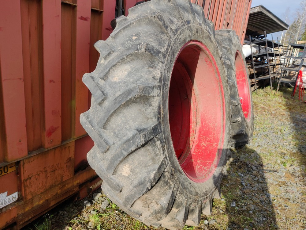 Paripyörät 16.9x38 Raju liukukaulusvanteilla - إطارات - جرار: صورة 2 Paripyörät 16.9x38 Raju liukukaulusvanteilla - إطارات - جرار: صورة 2