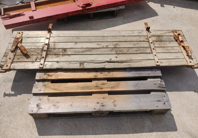 Peräkärryn laita - K 54cm - L 195cm - puinen - هيكل السيارة الخارجية - مقطورة قلابة زراعية/ شاحنة قلابة: صورة 2 Peräkärryn laita - K 54cm - L 195cm - puinen - هيكل السيارة الخارجية - مقطورة قلابة زراعية/ شاحنة قلابة: صورة 2