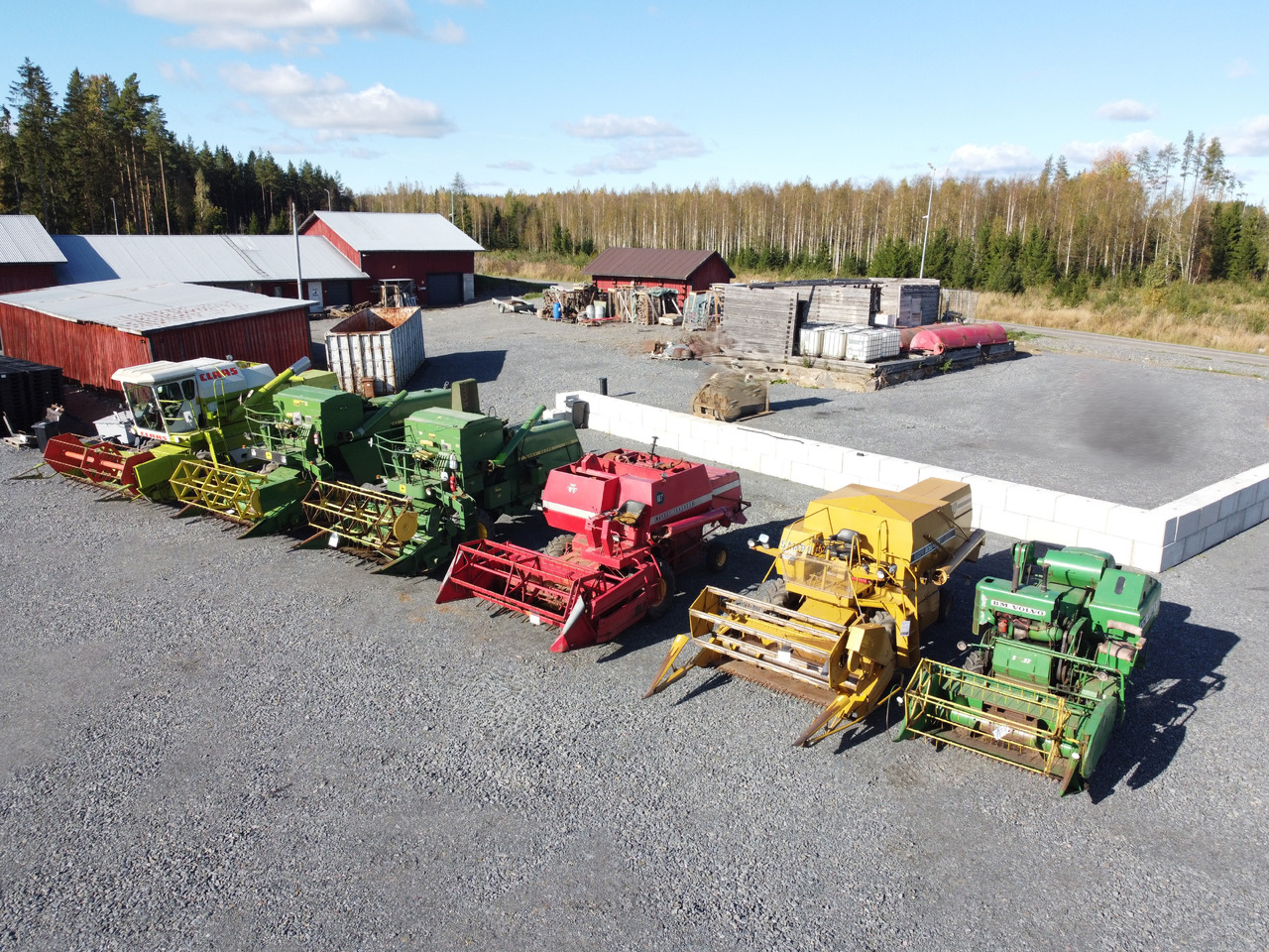 Puimureita / Combine harvesters 6kpl / 6pcs - Claas, John Deere, Massey Ferguson... - حصادة: صورة 2 Puimureita / Combine harvesters 6kpl / 6pcs - Claas, John Deere, Massey Ferguson... - حصادة: صورة 2
