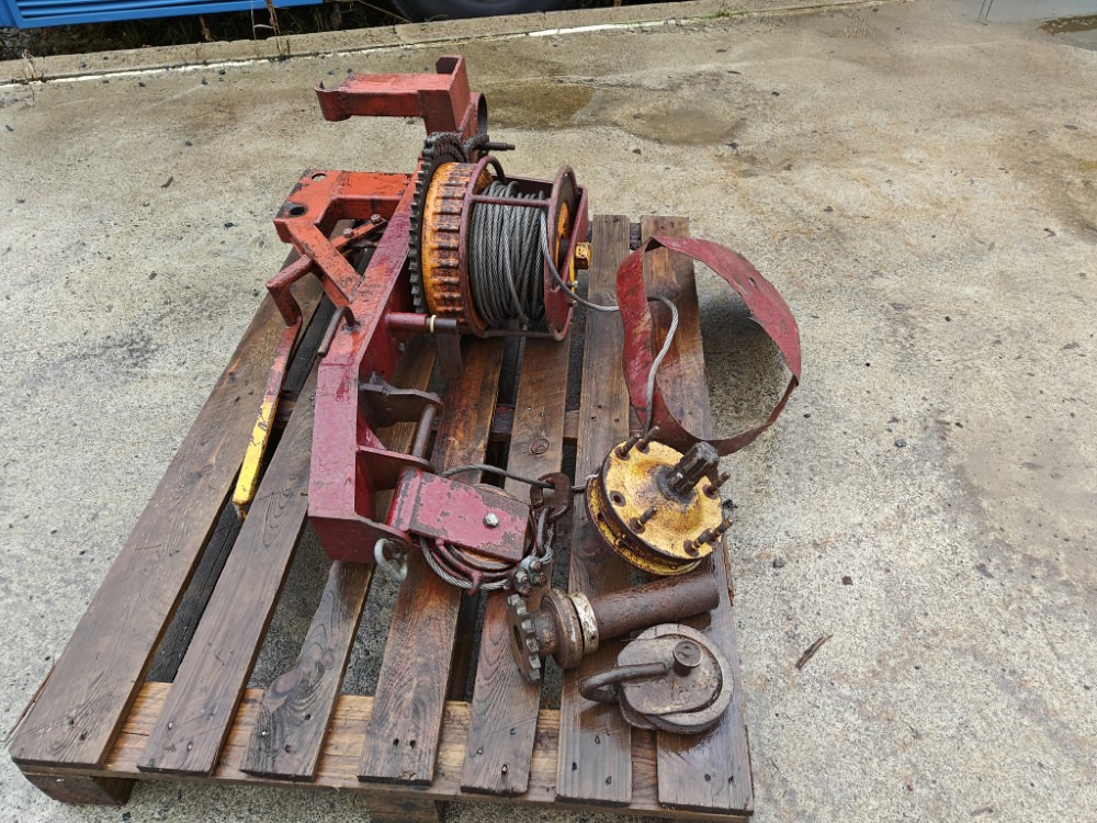 Remet Traktorivinssi - korjattavaksi - آلة تقطيع الخشب: صورة 4 Remet Traktorivinssi - korjattavaksi - آلة تقطيع الخشب: صورة 4