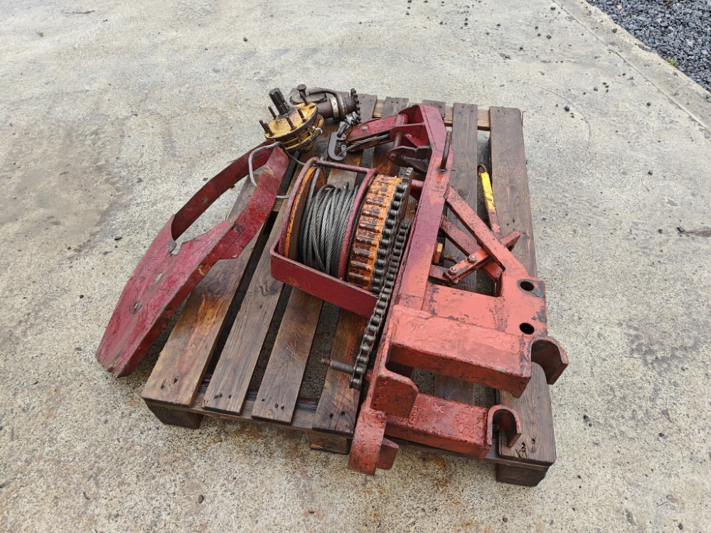 Remet Traktorivinssi - korjattavaksi - آلة تقطيع الخشب: صورة 2 Remet Traktorivinssi - korjattavaksi - آلة تقطيع الخشب: صورة 2