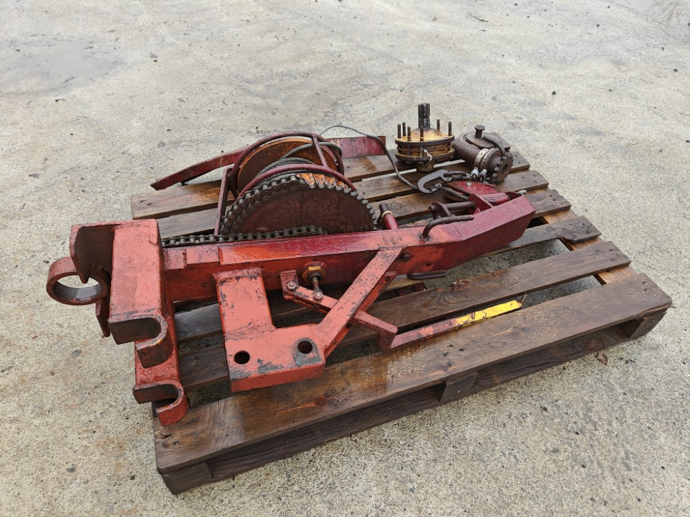 Remet Traktorivinssi - korjattavaksi - آلة تقطيع الخشب: صورة 1 Remet Traktorivinssi - korjattavaksi - آلة تقطيع الخشب: صورة 1