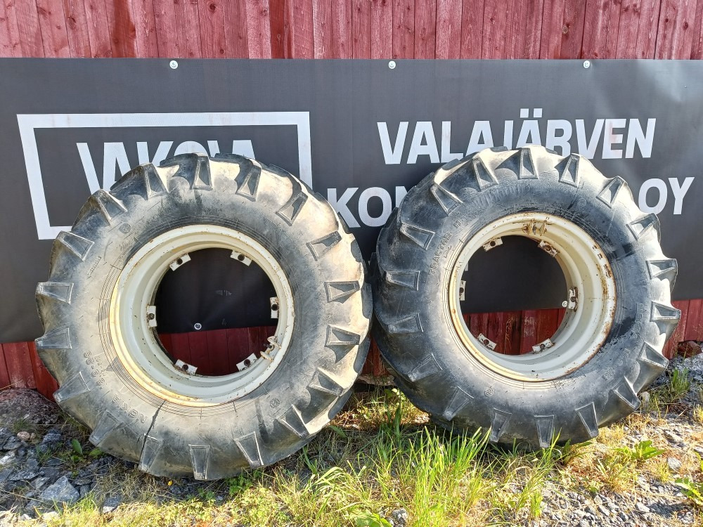 Renkaat 16.9x26 Sampo 410 vanteilla - حصادة: صورة 1 Renkaat 16.9x26 Sampo 410 vanteilla - حصادة: صورة 1
