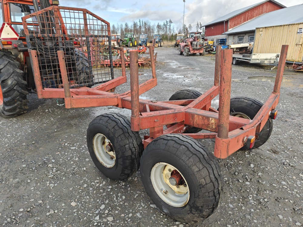 Rysky Metsävaunu telillä - مقطورة الغابات: صورة 2 Rysky Metsävaunu telillä - مقطورة الغابات: صورة 2