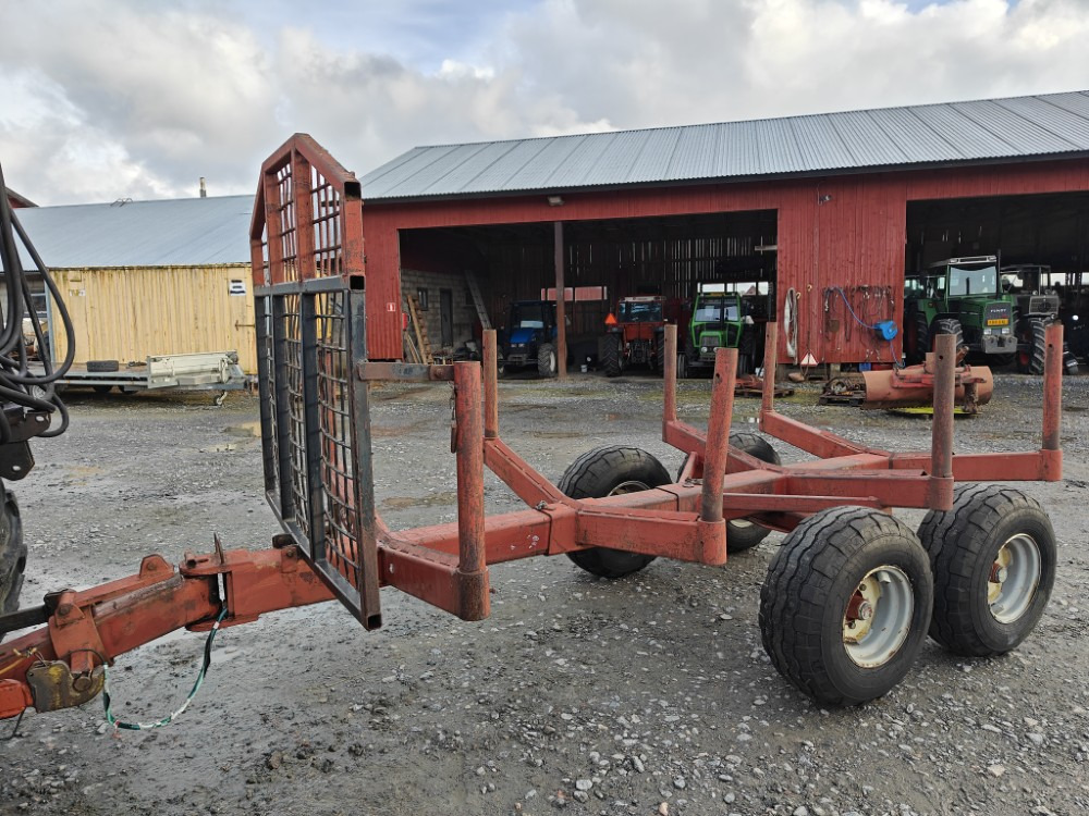 Rysky Metsävaunu telillä - مقطورة الغابات: صورة 1 Rysky Metsävaunu telillä - مقطورة الغابات: صورة 1