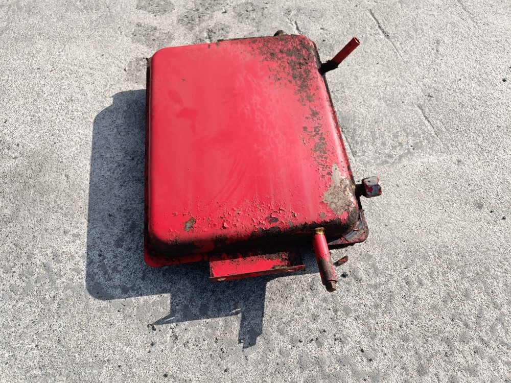 Sampo 410 hydrauliikkaöljysäiliö - حصادة: صورة 3 Sampo 410 hydrauliikkaöljysäiliö - حصادة: صورة 3