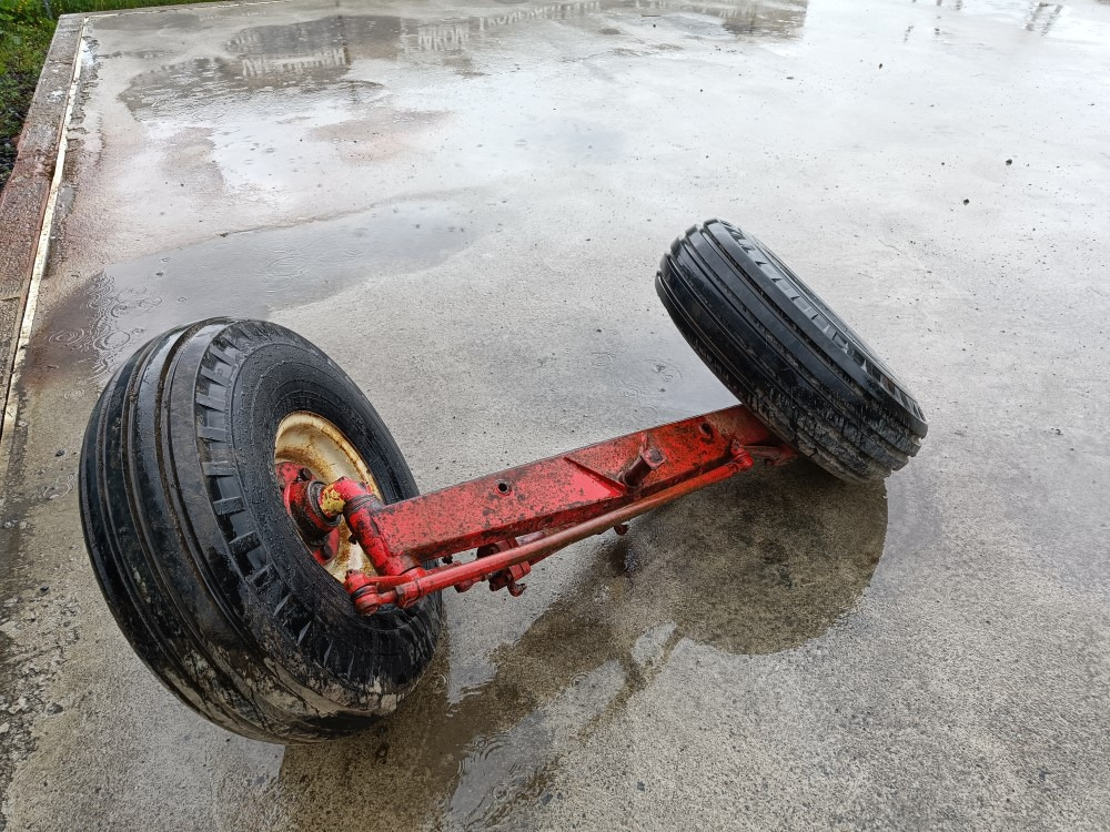 Sampo 410 leikkuupuimurin täydellinen taka-akseli - حصادة: صورة 1 Sampo 410 leikkuupuimurin täydellinen taka-akseli - حصادة: صورة 1