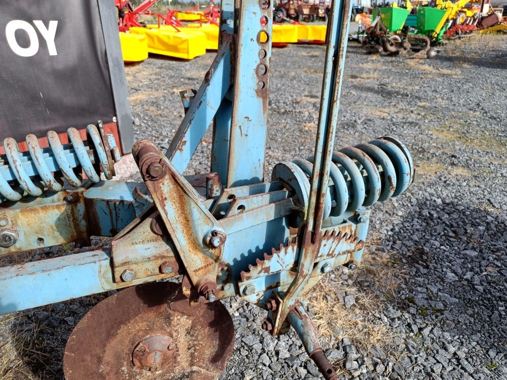 محراث Sarka-aura Fiskars 3-siipinen Automaattilaukaisu, kiekkoleikkurit: صورة 13 محراث Sarka-aura Fiskars 3-siipinen Automaattilaukaisu, kiekkoleikkurit: صورة 13