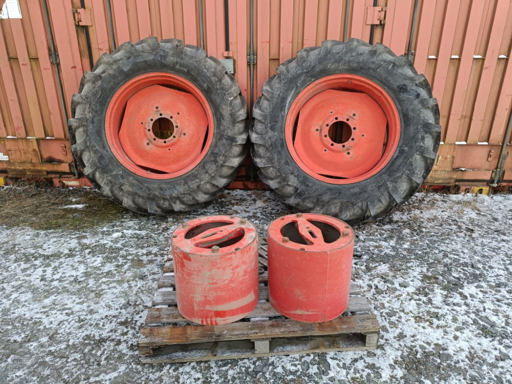 Taurus 18.4R38 renkaat - Fendt Farmer - عجلات: صورة 1 Taurus 18.4R38 renkaat - Fendt Farmer - عجلات: صورة 1