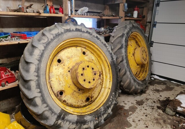 Traktorin renkaat 13.6/12x38 vanteilla - إطارات - جرار: صورة 3 Traktorin renkaat 13.6/12x38 vanteilla - إطارات - جرار: صورة 3